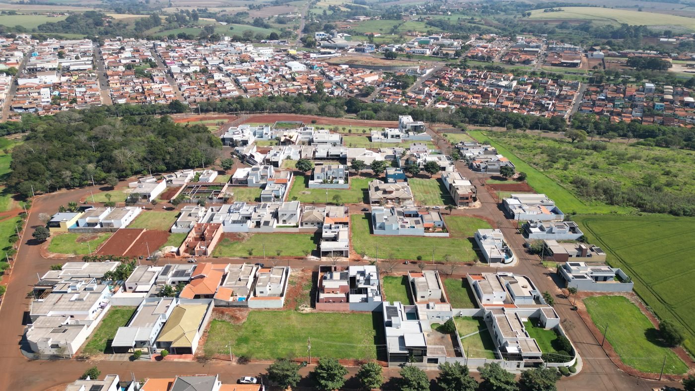 Vista aérea do loteamento Cidade Nova em relação ao centro de Taquarituba