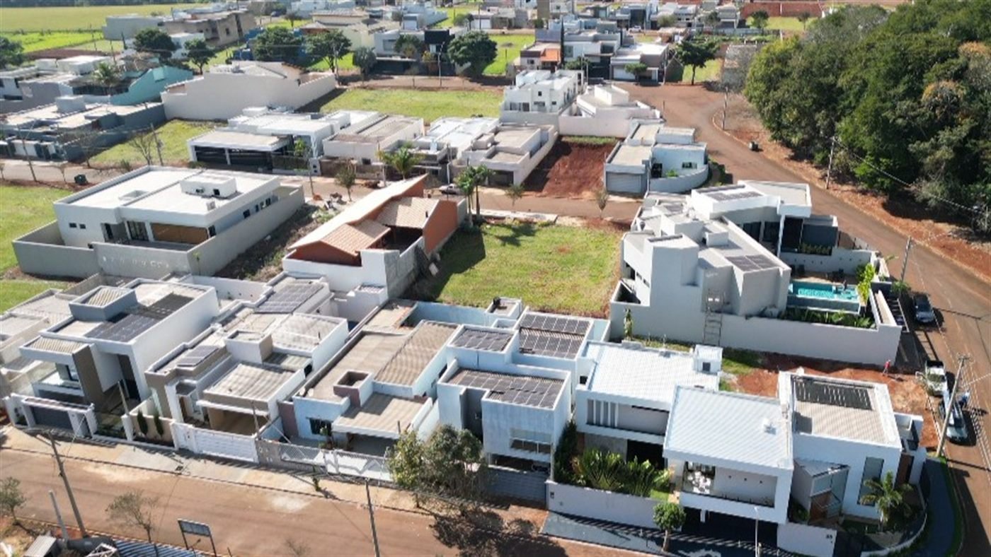Vista aérea de casas já construídas no loteamento Cidade Nova